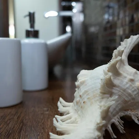 Deluxe Home, Peace &