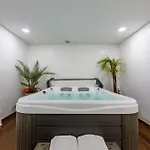 Deluxe Home, Peace & Villa