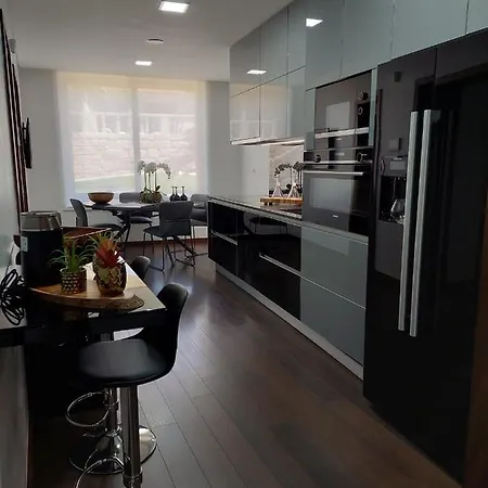 Deluxe Home, Peace & Villa *