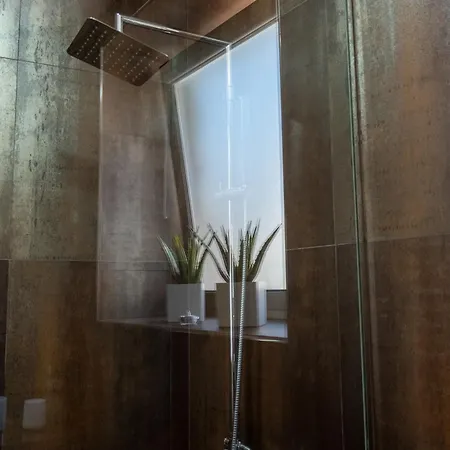 Deluxe Home, Peace &