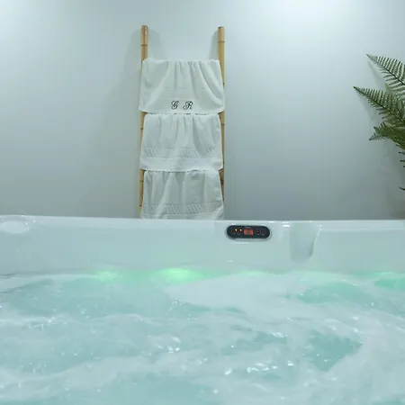 Deluxe Home, Peace & *