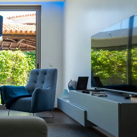 Deluxe Home, Peace & *