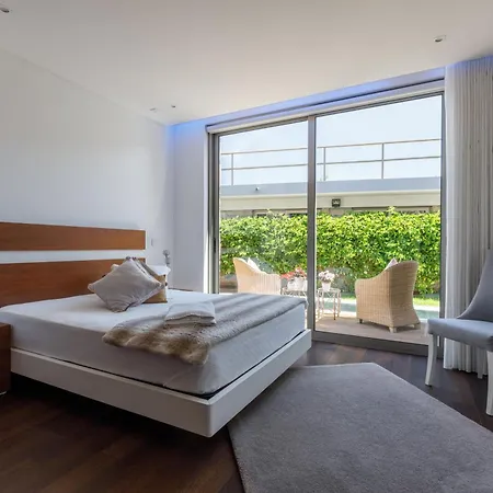 Deluxe Home, Peace &