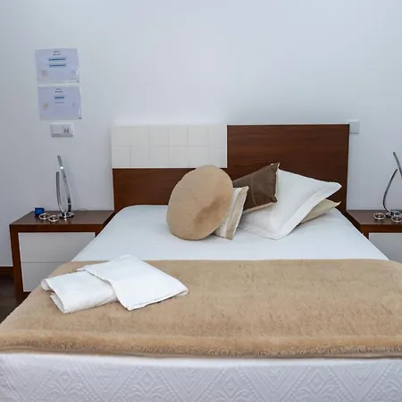 Deluxe Home, Peace &