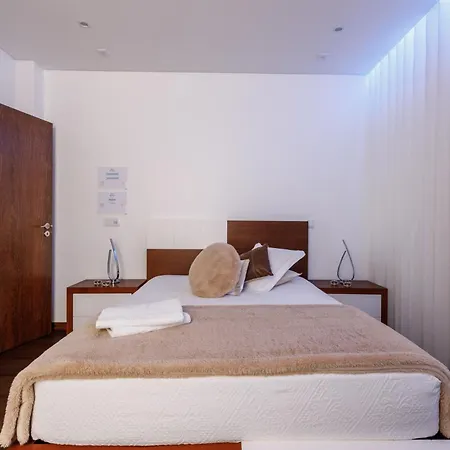 Deluxe Home, Peace & *